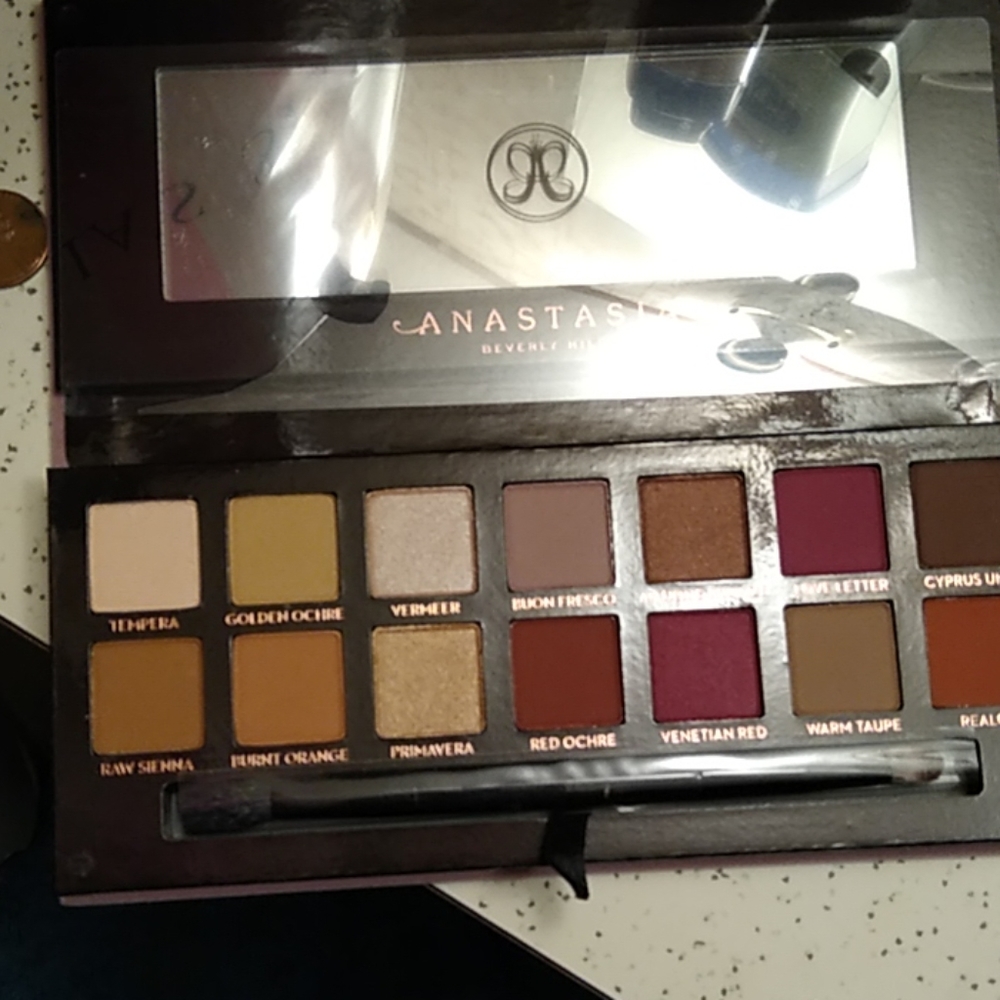 Modern Renaissance Palette NIB - Picture 3 of 3